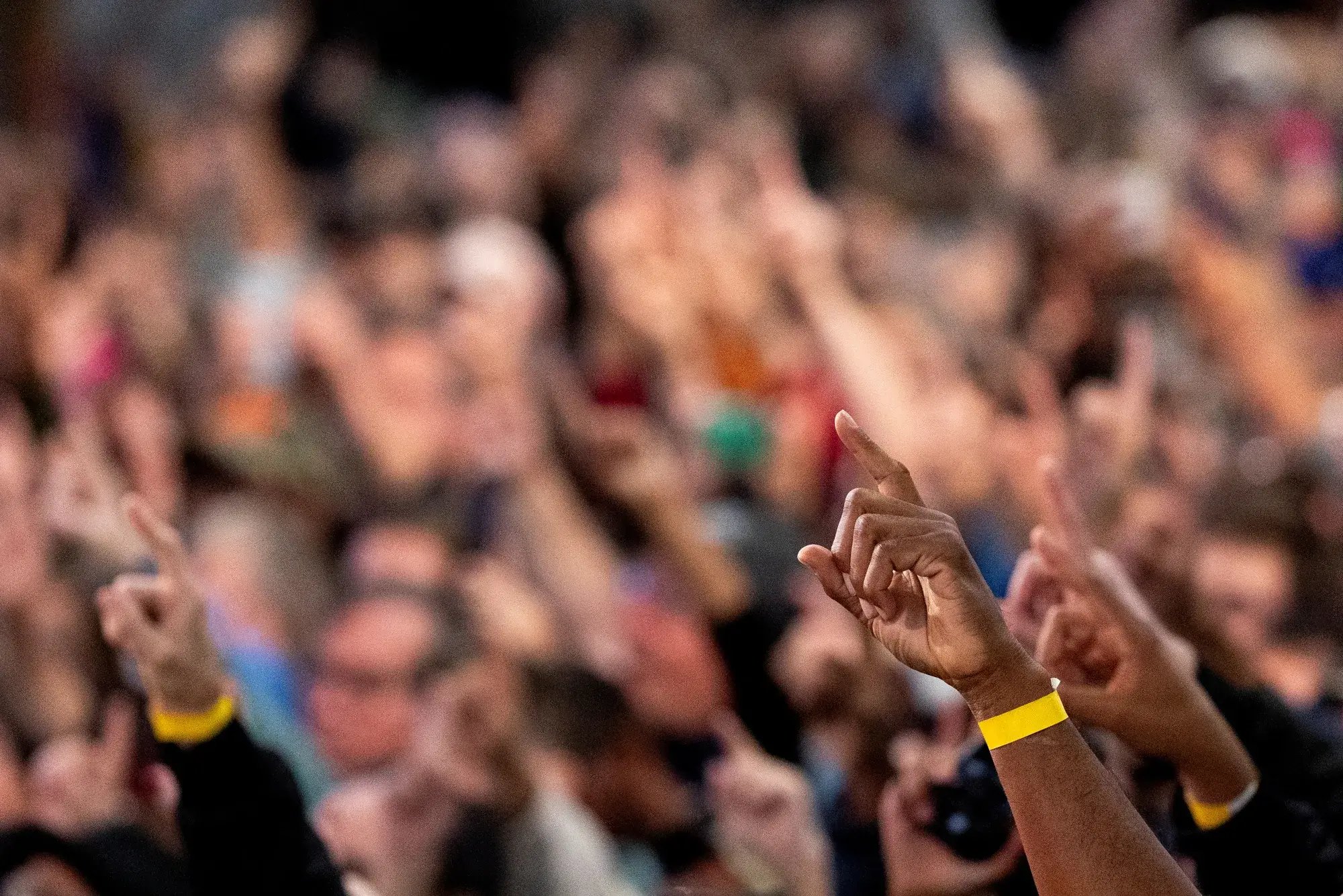 WHICH IS THE BEST NEWS SOURCE BETWEEN REUTERS ASSOCIATED visual data 4